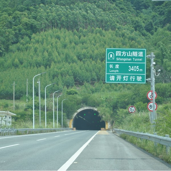 热博交通隧道巡检救援机器人助力防城港市四方山隧道