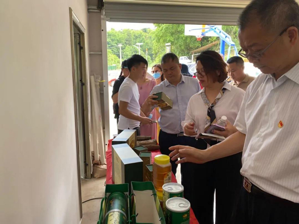 热博机房监控在扶贫项目调研现场