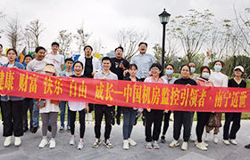 热博团队户外跑.jpg